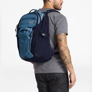 THE NORTH FACE Surge Backpack